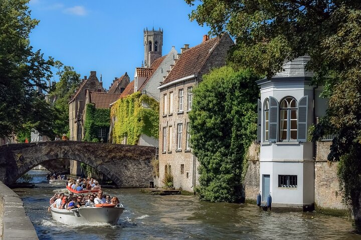 Walking tour of Bruges with boat option and/or beer tasting