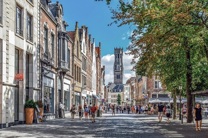 Walking tour of Bruges with boat option and/or beer tasting