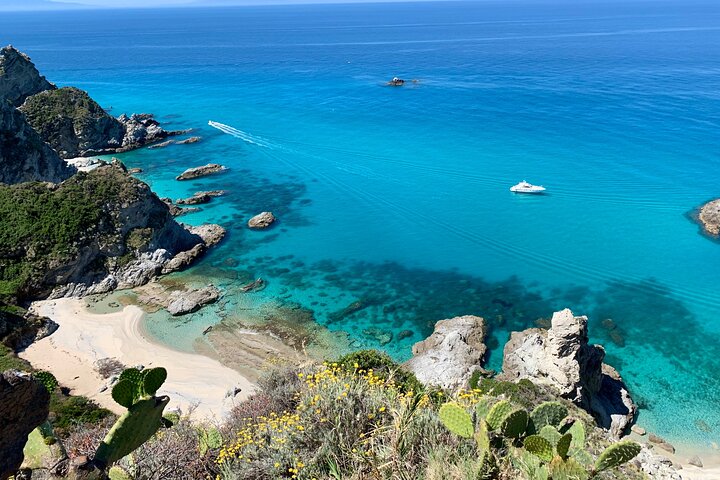 Tropea & Capo Vaticano Boat Tour with Snorkeling. Up to 12 Guests