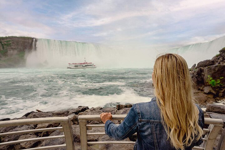 Toronto: Niagara Falls Sightseeing Tour + Boat, Journey & Lunch