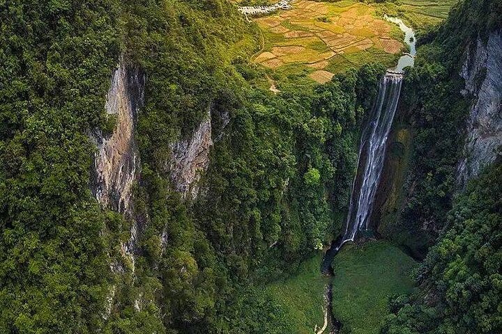 2-day Private tour to Detian waterfall and Mingshi from Nanning