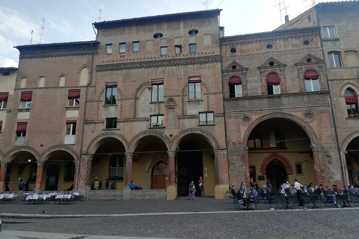 Best of Bologna in one day : Food, architecture, art and history