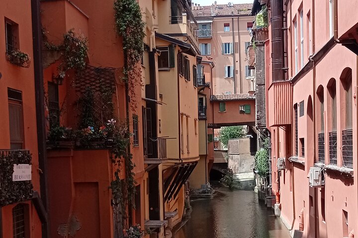 Best of Bologna in one day : Food, architecture, art and history