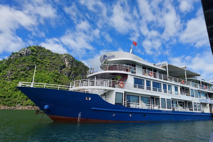 Sapphire Cruise Luxury Halong Bay Cruise Seaview Balcony Cabin