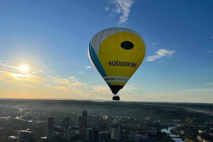 Hot air balloon flight Vilnius, Trakai with Transfer & Shampagne
