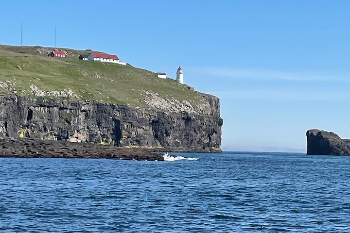 Sightseeing Around Nólsoy to see Puffins