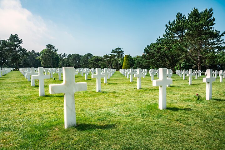 Small Group Guided D-Day Tour and Mémorial de Caen Museum