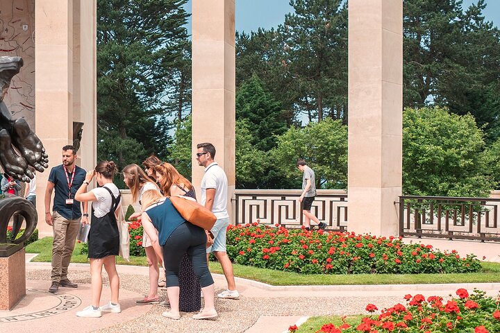 Small Group Guided D-Day Tour and Mémorial de Caen Museum