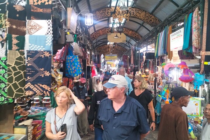 Private Day Tour Surabaya Historiculture