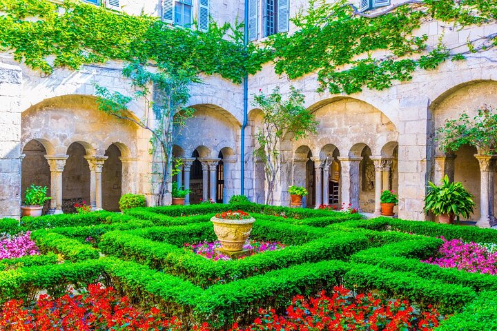 Arles, Les Baux and Saint-Remy villages Full Day Trip from Aix