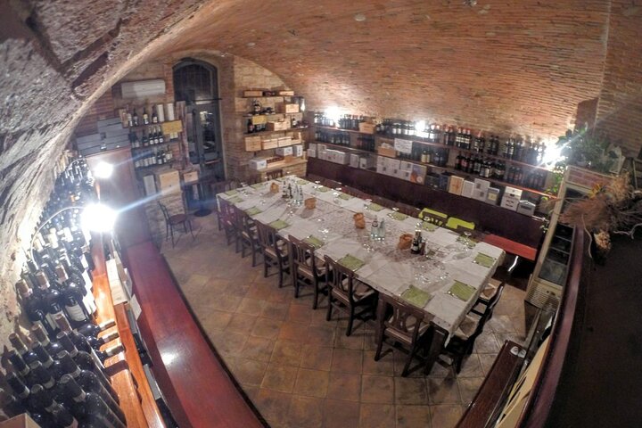 Tuscan Wine Tasting with Professional Sommelier in Montepulciano