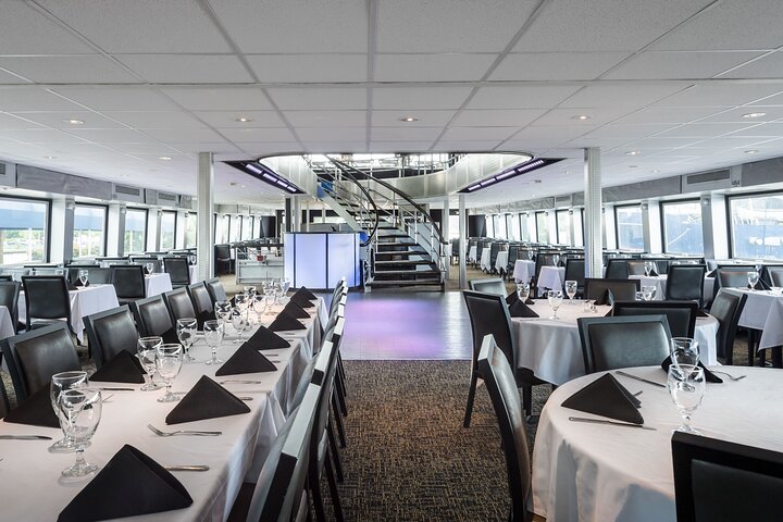 City Cruises Philadelphia: Signature Dinner Cruise with Buffet