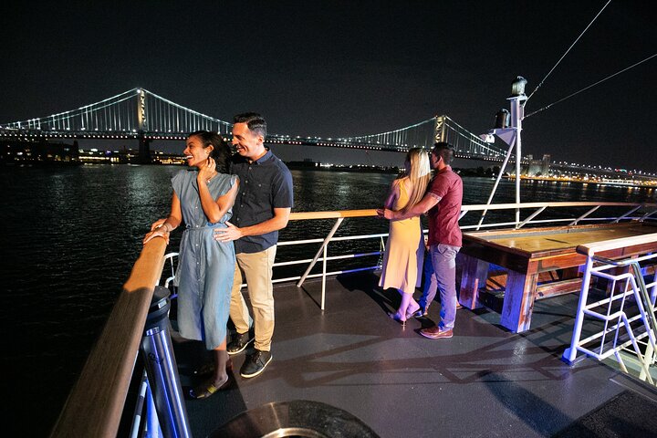 City Cruises Philadelphia: Signature Dinner Cruise with Buffet