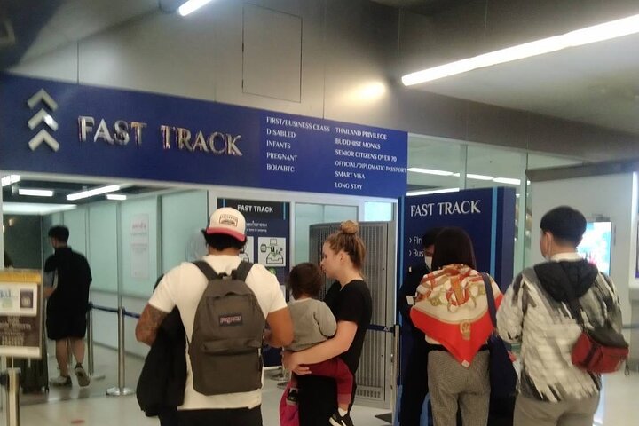 Priority Fast Track Entry at Bangkok Airport with Guide