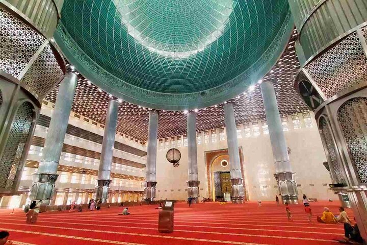 Private Full-Day Guided Tour: Explore Jakarta’s Top Highlights