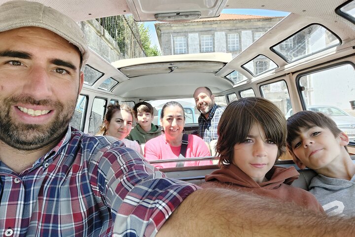 Porto: Private Vintage VW Kombi Tour with Open Roof (2-8 People)