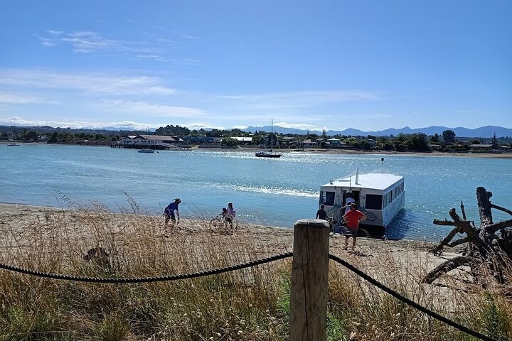 Self-guided E-bike cycle tour with private wine tasting