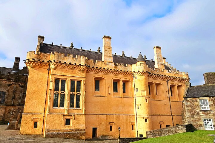 Edinburgh: Stirling Castle & Loch Lomond Private Luxury Day Tour