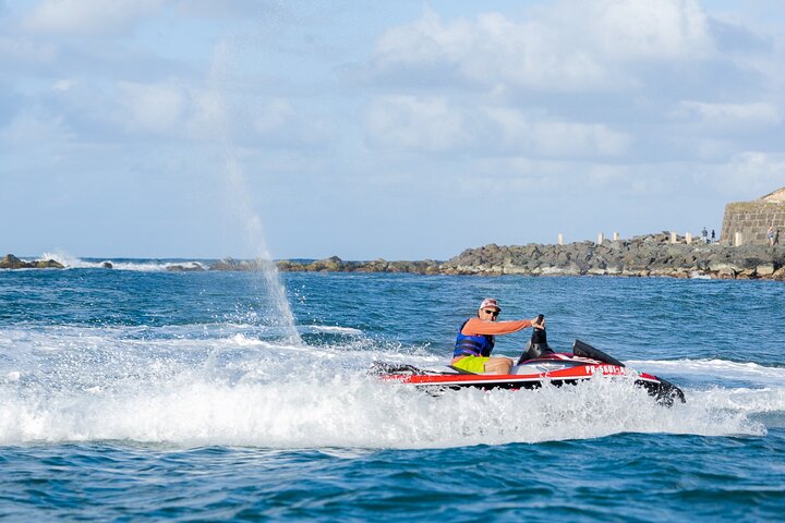 Jet Ski Tour through San Juan Bay (21 years old to rent)