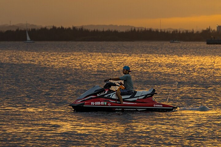 Jet Ski Tour through San Juan Bay (21 years old to rent)