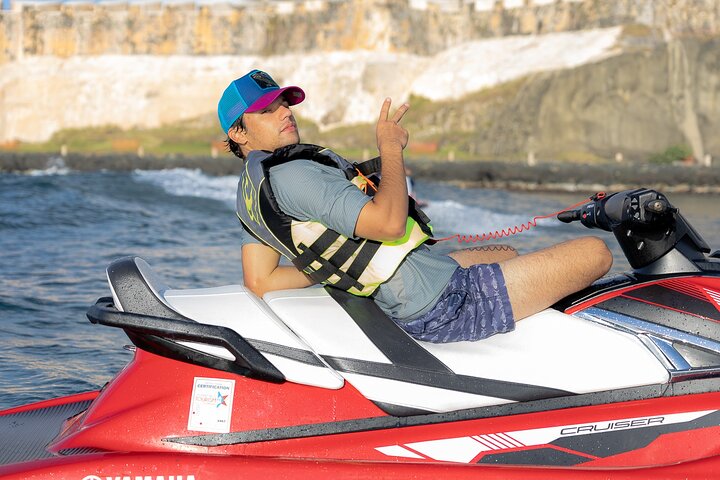 Jet Ski Tour through San Juan Bay (21 years old to rent)