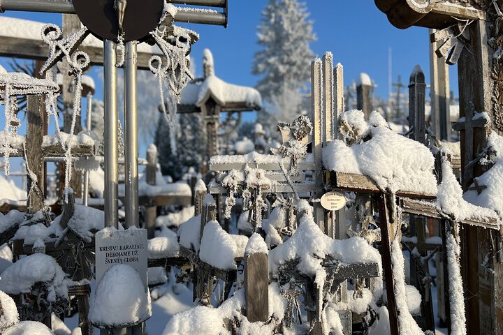 Private Trip from Vilnius to Riga: Hill of Crosses, Rundale Palace, Bauska castl