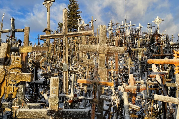 Private Trip from Vilnius to Riga: Hill of Crosses, Rundale Palace, Bauska castl