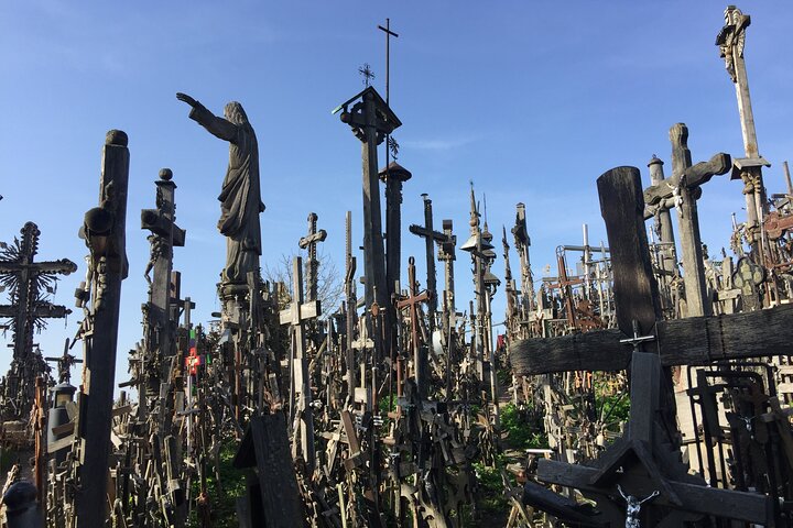 Private Trip from Vilnius to Riga: Hill of Crosses, Rundale Palace, Bauska castl