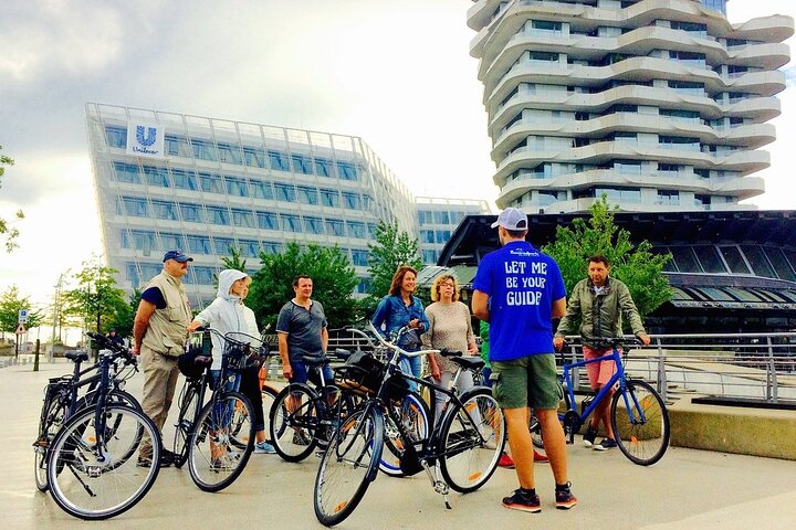 Highlights of Hamburg – Bike Tour with Insider Stories