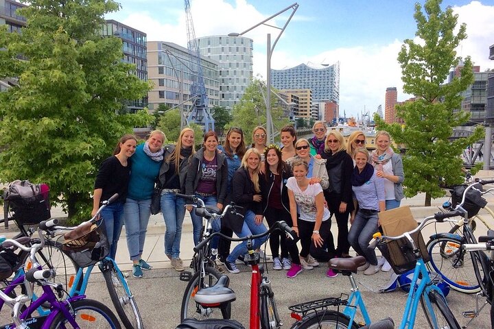 Highlights of Hamburg – Bike Tour with Insider Stories