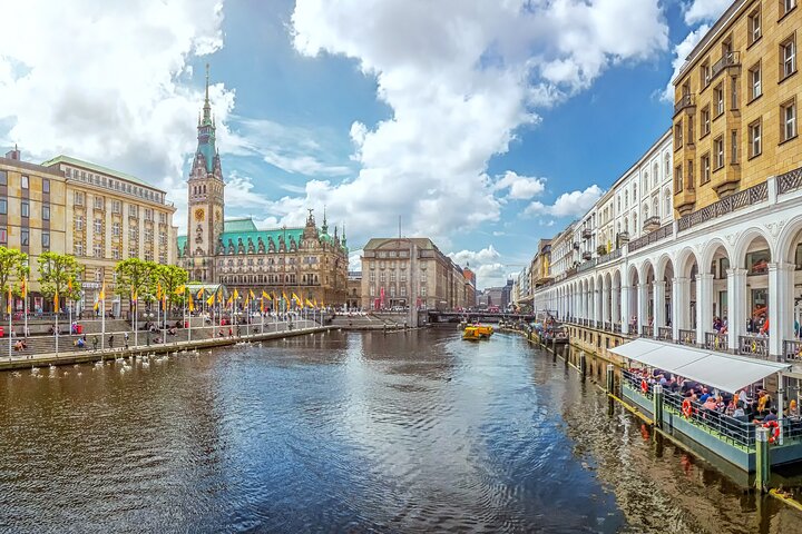 Highlights of Hamburg – Bike Tour with Insider Stories