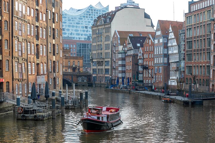 Highlights of Hamburg – Bike Tour with Insider Stories