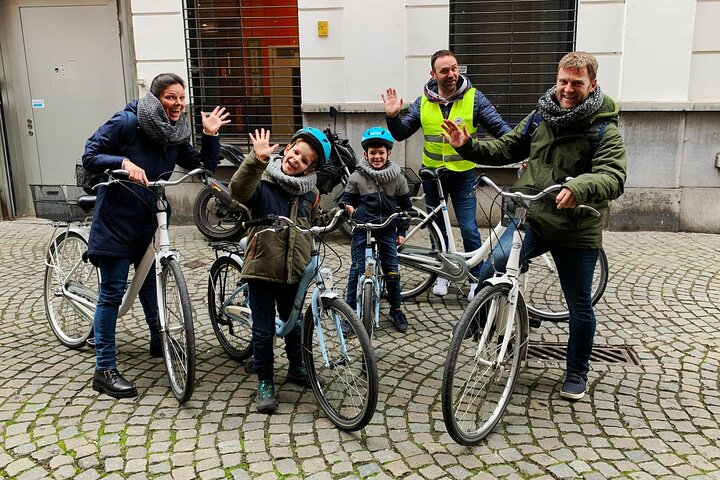 Guided Bike Tour: 2 Hours Highlights of Antwerp