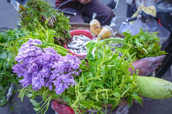 Phnom Penh Morning Market & Food Tour by Tuktuk - Includes All Food & Drinks!