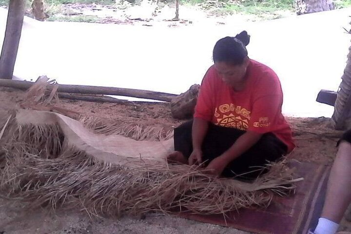 Half-Day Anahulu Cave and Cultural Tour