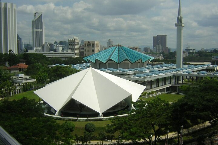 Kuala Lumpur International Airport Layover Tour