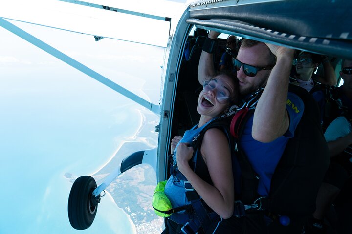 From Cairns: Tandem Skydive Experience over Mission Beach