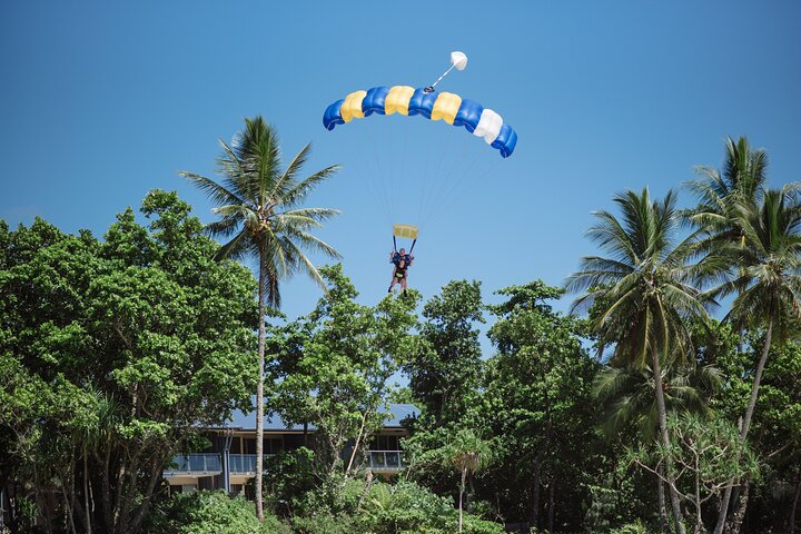 From Cairns: Tandem Skydive Experience over Mission Beach