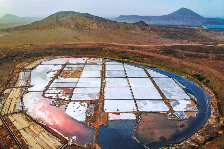 Private Sal Island Tour: Shark Bay & Pedra de Lume Salt Lake