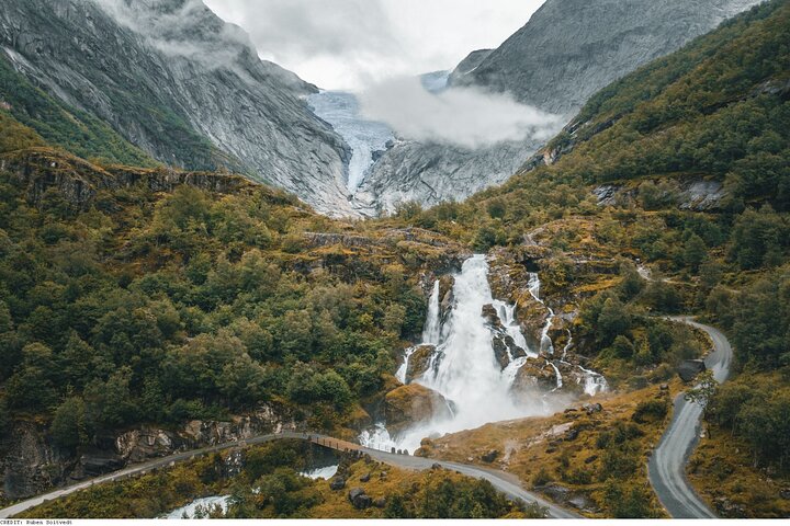 Olden 4 Hour Briksdal Glacier Tour in Briksdalsbreen