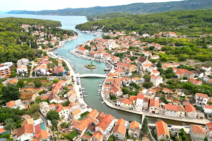 Private 3-Island Boat Tour: Blue Lagoon, Brač & North Hvar Shore