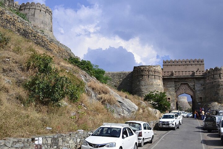 Jodhpur to Udaipur Drop with Stops at Ranakpur and Kumbhalgarh