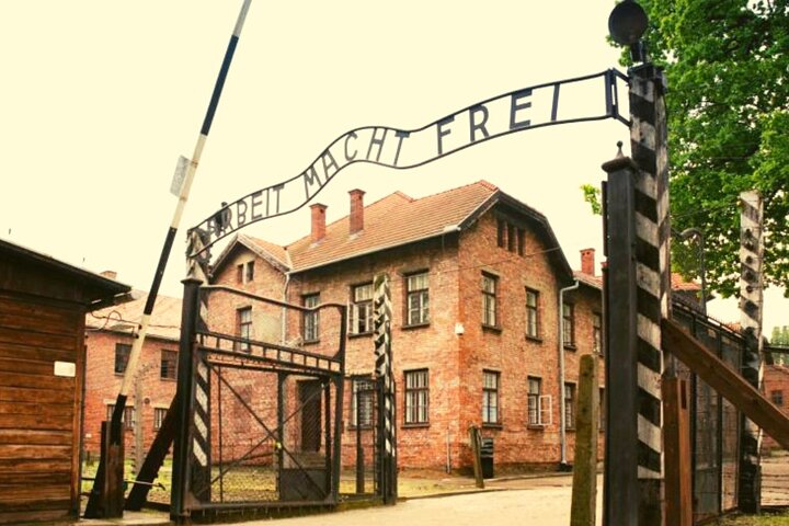 Small Group Auschwitz Tour from Lodz with Lunch