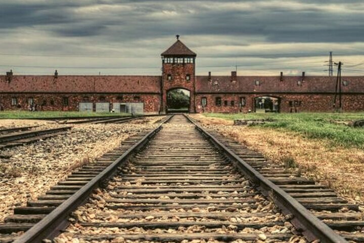 Small Group Auschwitz Tour from Lodz with Lunch
