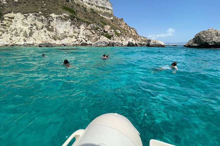 Boat Tour at Devil's Saddle: 4 Swim Stops, Snorkeling & Prosecco