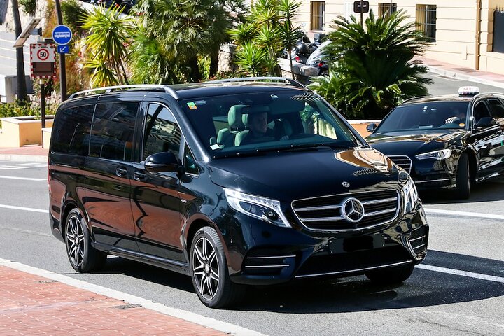 Private transfer by car: Airport from / to the City or Port of Marseille