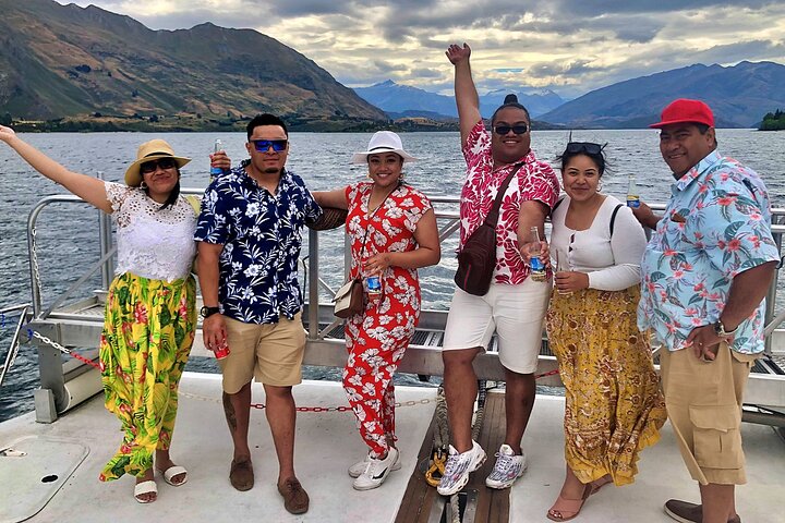 Lake Wanaka 1-Hour Cruise Including Wine and Cheese