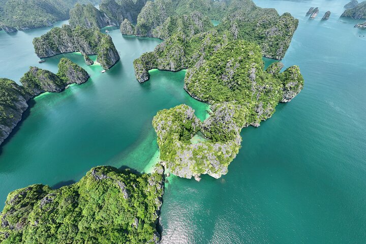 Lan Ha Bay Full Day Cruise and Kayak – Small Group guaranteed