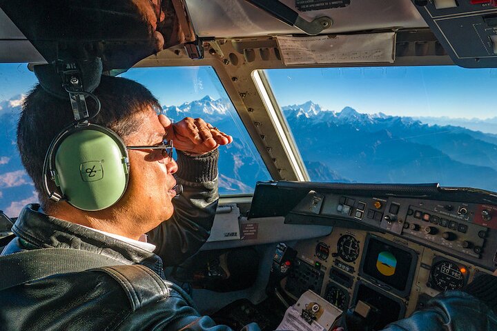 Mountain Everest Scenic Flight with Hotel Pickup and Dropoff