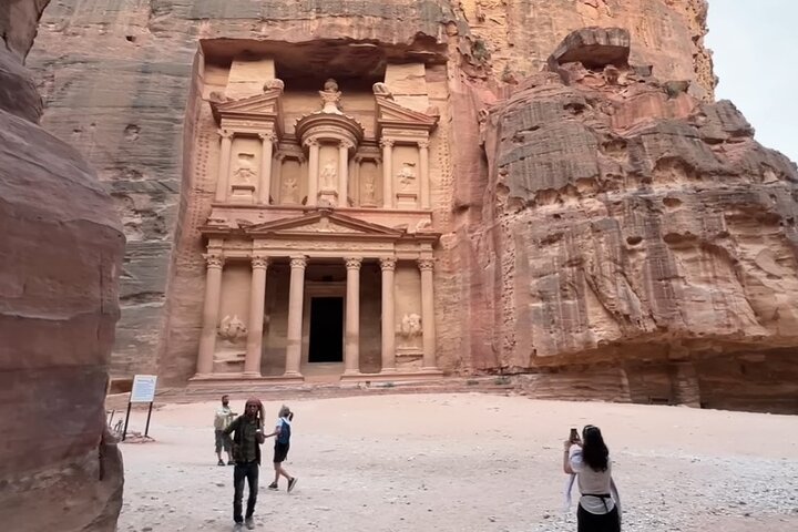 Private Full-Day Petra Tour with Return Transfer from Dead Sea